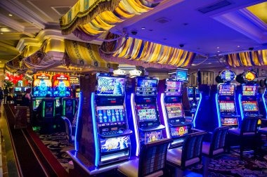 gws88 Diamond Empire free spin bonus round with sticky gems and multiplier display